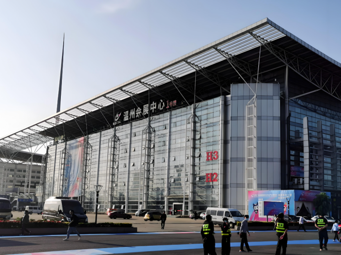 桐城市雙力塑料機械有限公司攜ABA吹膜機組重磅亮相20...